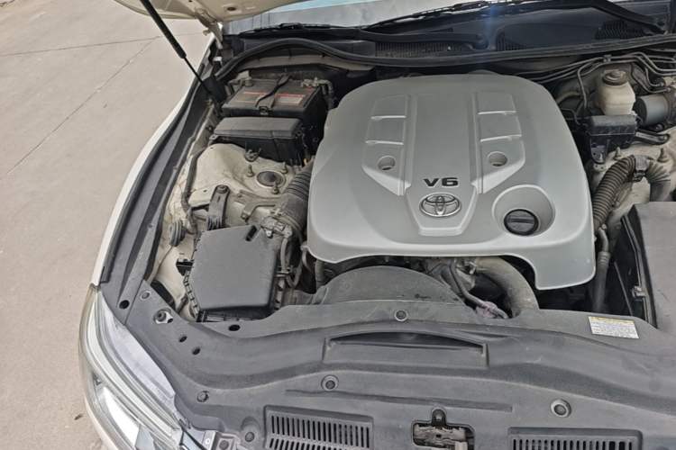 Used Toyota Reiz 2013 2.5V Elite Edition Engine Bay Right