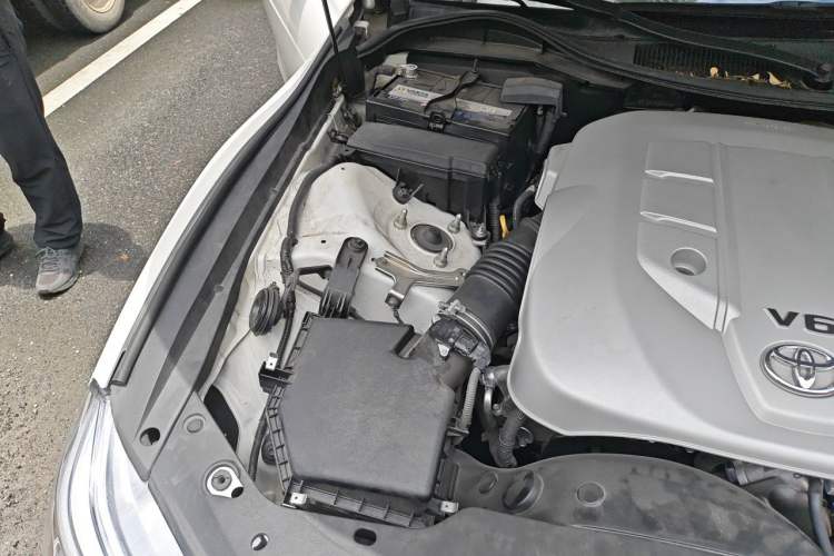Used Toyota Reiz 2013 2.5V Shangrui Edition Engine Bay Right