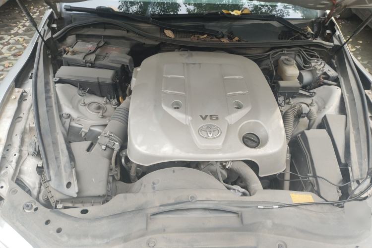 Used Toyota Reiz 2013 2.5V Elite Edition Engine Bay