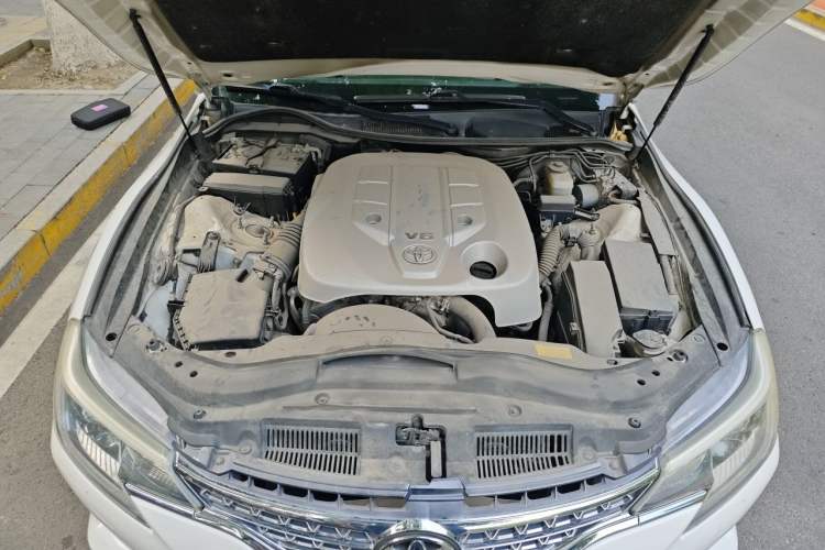Used Toyota Reiz 2013 2.5V Elite Edition Engine Bay