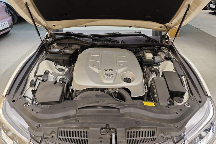 Used Toyota Reiz 2013 2.5S Elite Edition Engine Bay