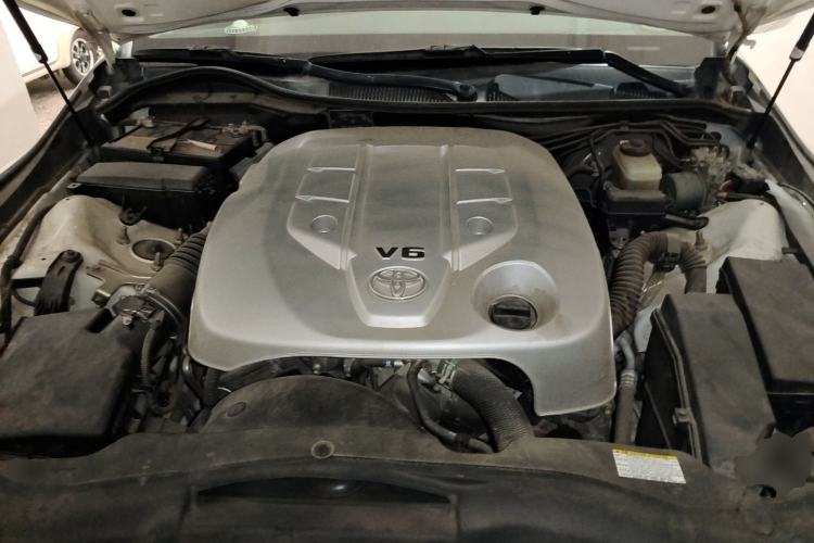 Used Toyota Reiz 2013 2.5V Elite Edition Engine Bay