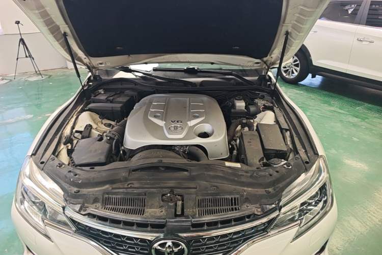 Used Toyota Reiz 2013 2.5S Elite Edition Engine Bay
