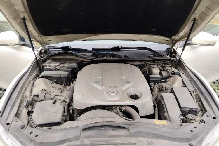 Used Toyota Reiz 2013 2.5V Elite Edition Engine Bay