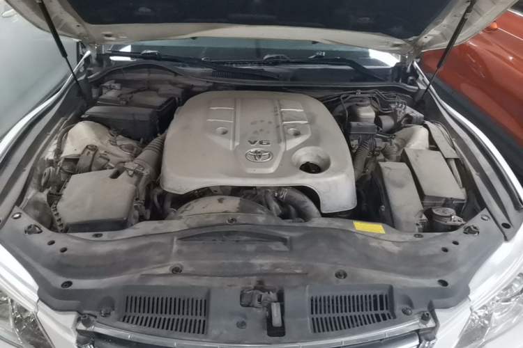 Used Toyota Reiz 2013 2.5V Elite Edition Engine Bay