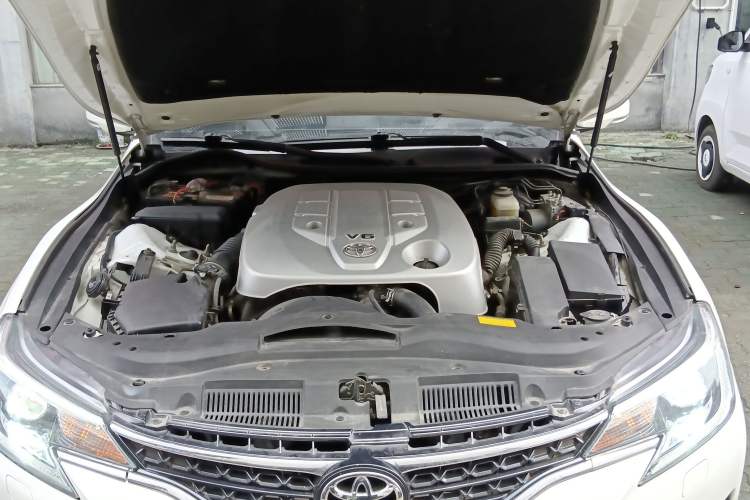 Used Toyota Reiz 2013 2.5V Elite Edition Engine Bay