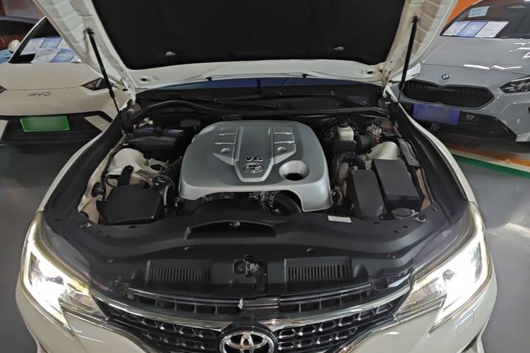 Used Toyota Reiz 2013 2.5V Elite Edition Engine Bay