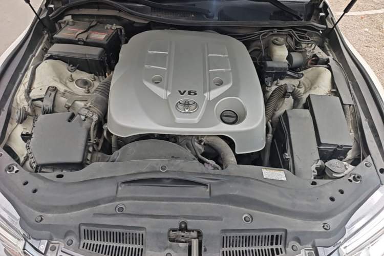 Used Toyota Reiz 2013 2.5V Elite Edition Engine Bay