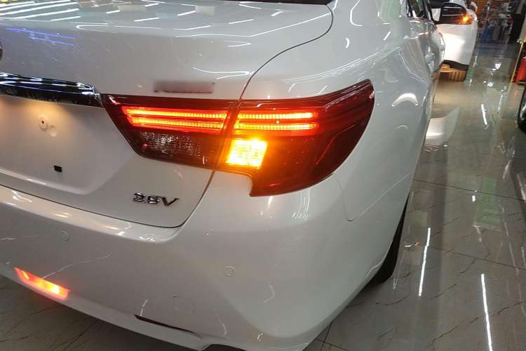 Used Toyota Reiz 2013 2.5V Elite Edition Exterior 6