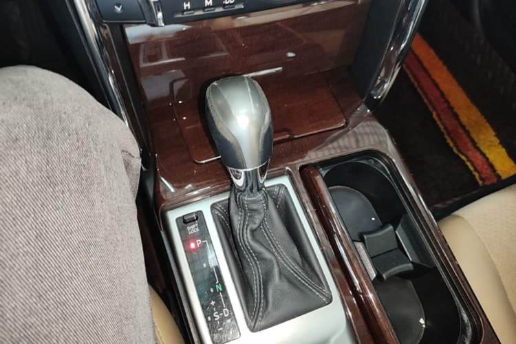 Used Toyota Reiz 2013 2.5V Shangrui Edition Gear Lever