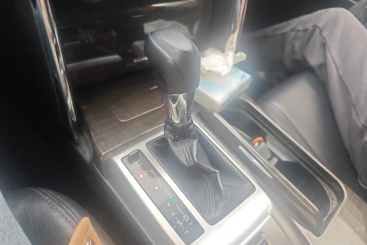Used Toyota Reiz 2013 2.5S Elite Edition Gear Lever