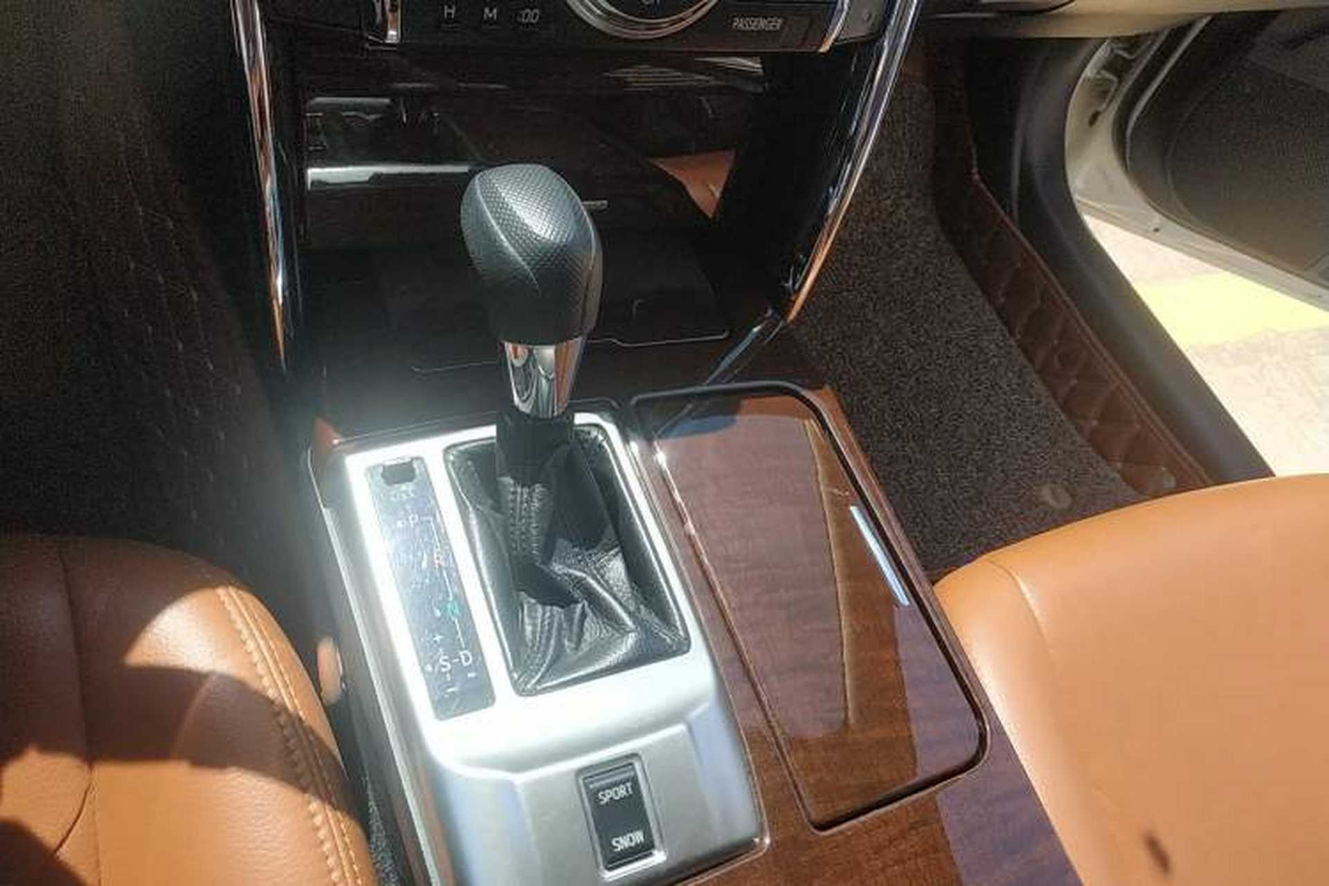 Used Toyota Reiz 2013 2.5S Elite Edition Gear Lever