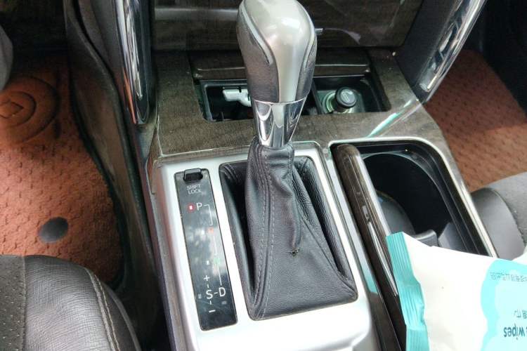 Used Toyota Reiz 2013 2.5V Shangrui Navigation Edition Gear Lever