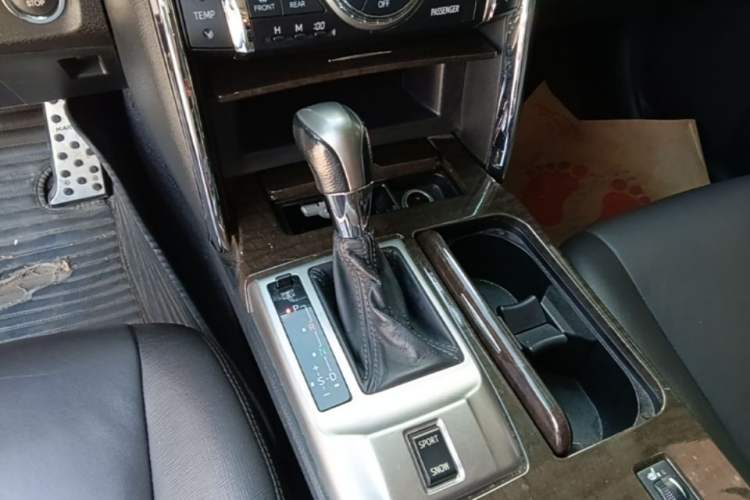 Used Toyota Reiz 2013 2.5V Elite Edition Gear Lever
