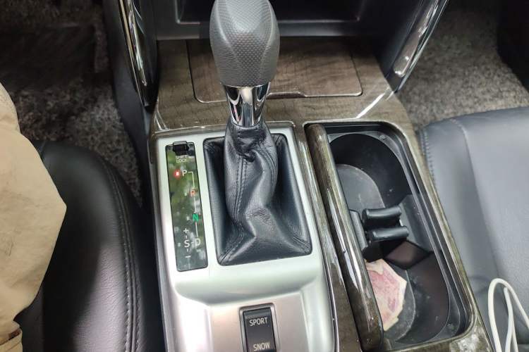 Used Toyota Reiz 2013 2.5S Elite Edition Gear Lever