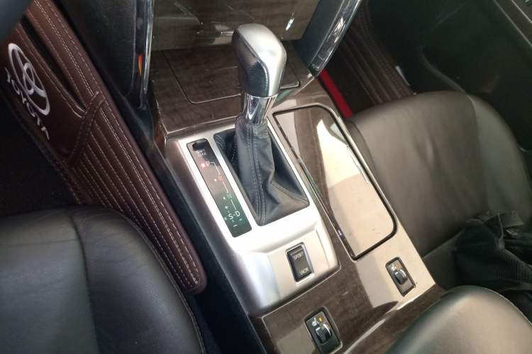 Used Toyota Reiz 2013 2.5V Elite Edition Gear Lever