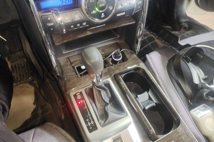 Used Toyota Reiz 2013 2.5S Elite Edition Gear Lever