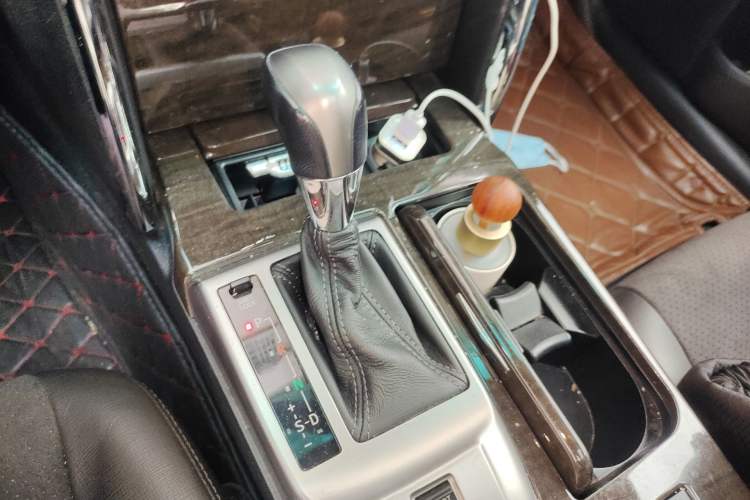 Used Toyota Reiz 2013 2.5V Shangrui Edition Gear Lever