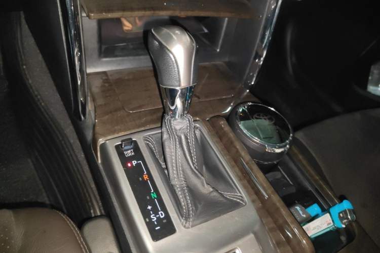 Used Toyota Reiz 2013 2.5V Shangrui Edition Gear Lever