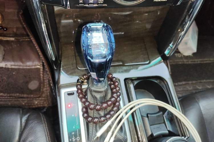 Used Toyota Reiz 2013 2.5V Elite Edition Gear Lever