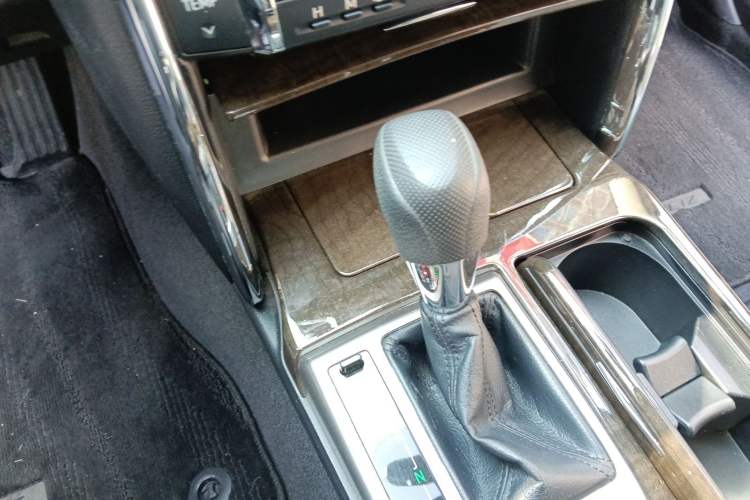 Used Toyota Reiz 2013 2.5S Elite Edition Gear Lever