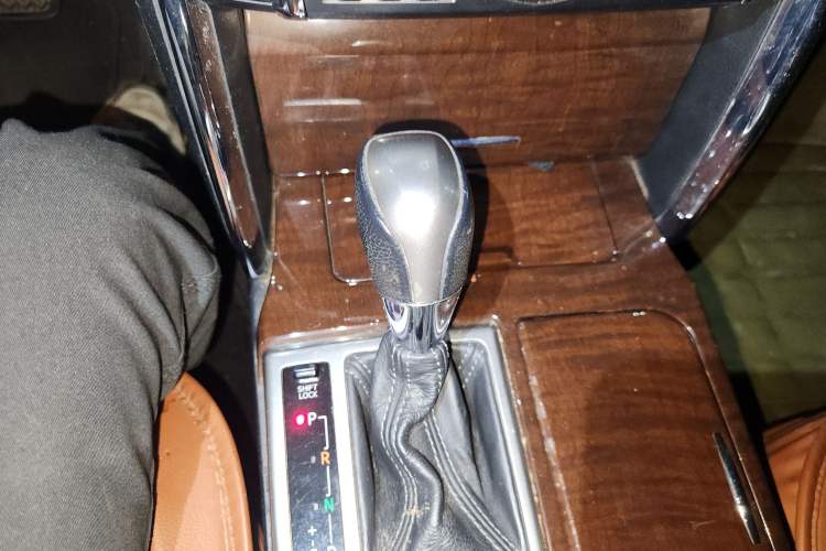 Used Toyota Reiz 2013 2.5V Shangrui Edition Gear Lever