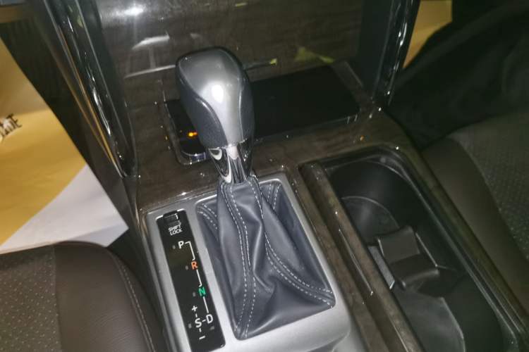 Used Toyota Reiz 2013 2.5V Shangrui Edition Gear Lever