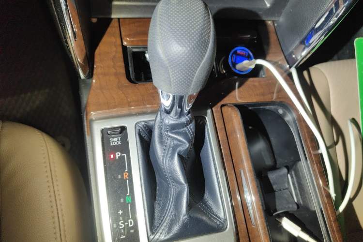 Used Toyota Reiz 2013 2.5S Elite Edition Gear Lever