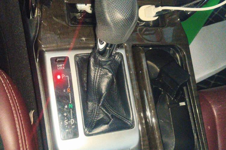 Used Toyota Reiz 2013 2.5S Elite Edition Gear Lever