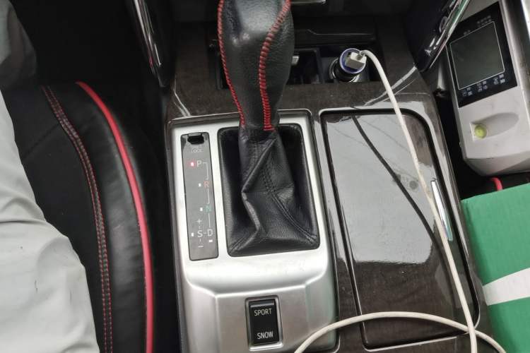 Used Toyota Reiz 2013 2.5S Elite Edition Gear Lever