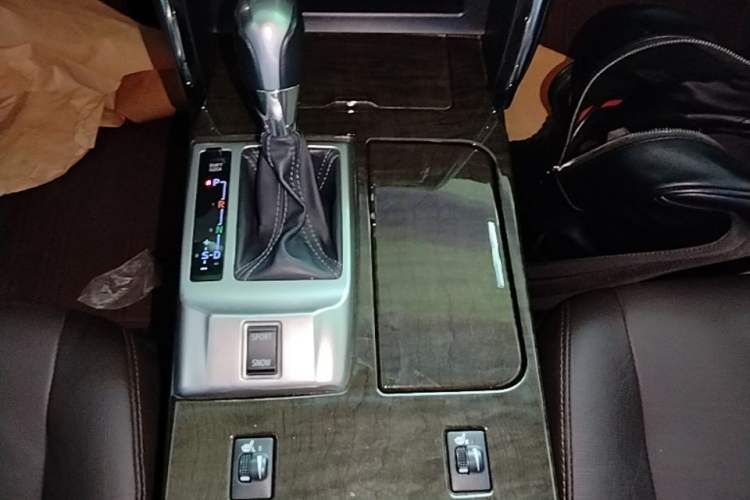 Used Toyota Reiz 2013 2.5V Elite Edition Gear Lever