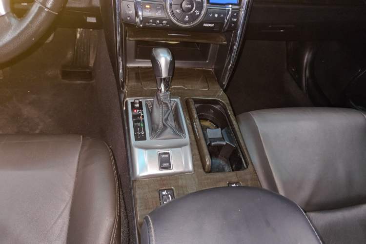 Used Toyota Reiz 2013 2.5V Elite Edition Gear Lever