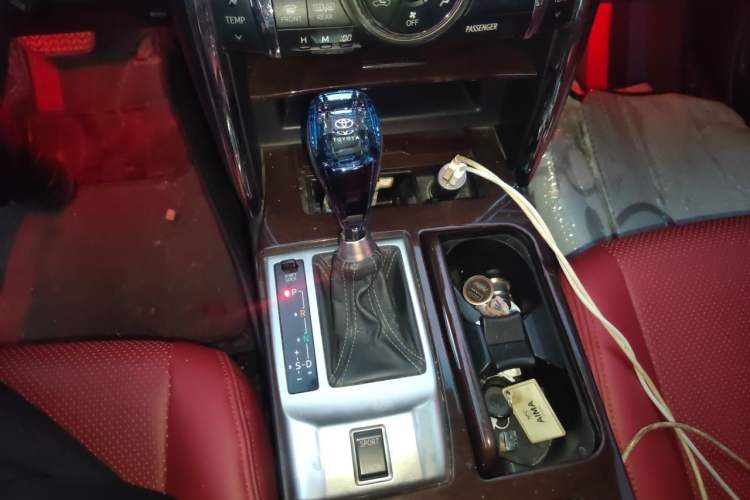 Used Toyota Reiz 2013 2.5V Elite Edition Gear Lever