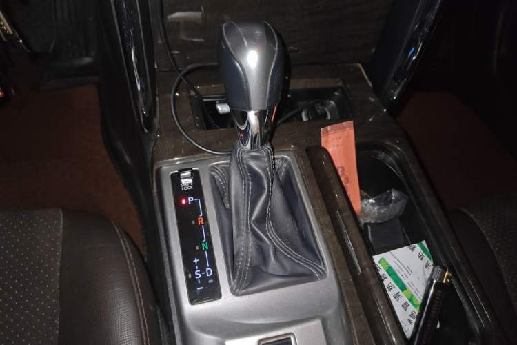 Used Toyota Reiz 2013 2.5V Shangrui Navigation Edition Gear Lever