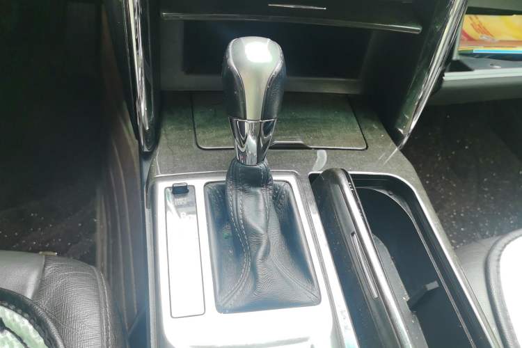 Used Toyota Reiz 2013 2.5V Elite Edition Gear Lever