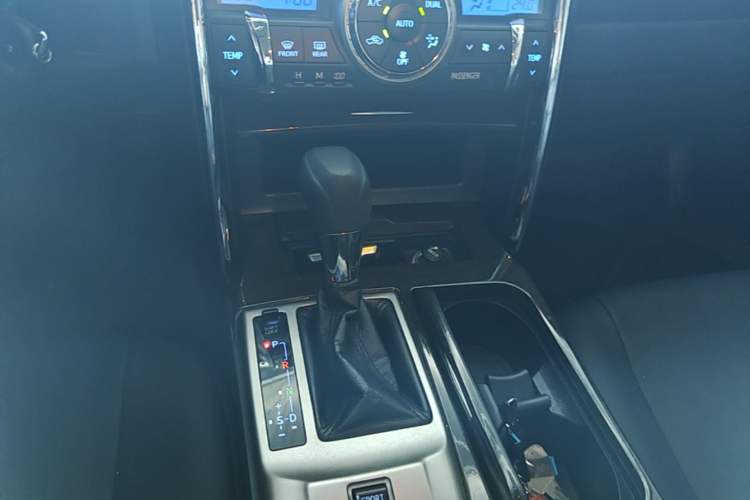 Used Toyota Reiz 2013 2.5S Elite Edition Gear Lever
