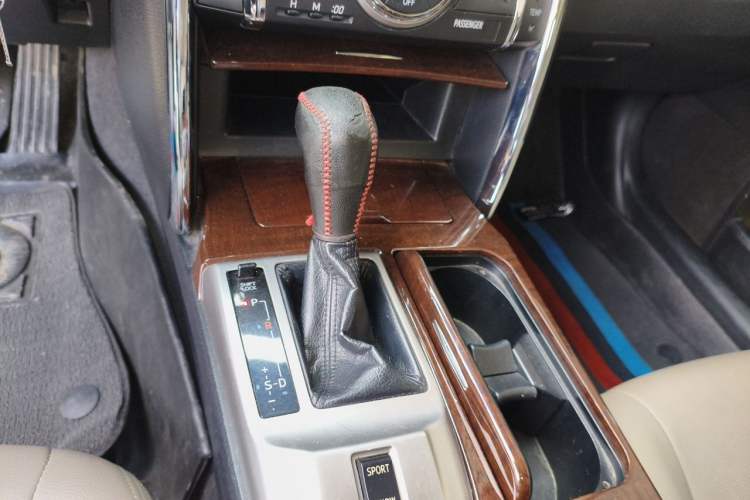 Used Toyota Reiz 2013 2.5S Elite Edition Gear Lever
