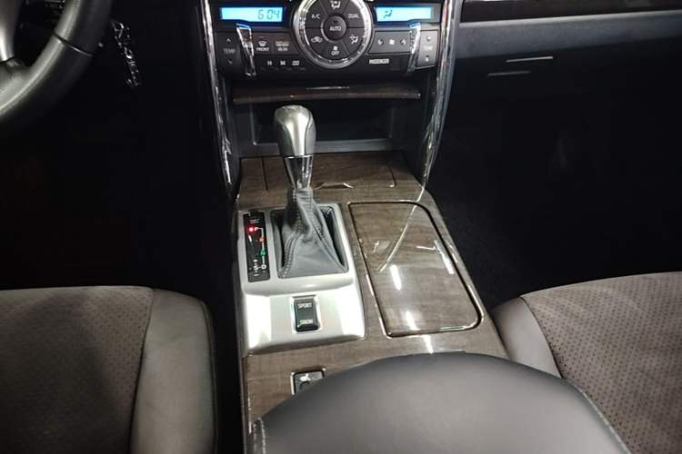 Used Toyota Reiz 2013 2.5V Shangrui Edition Gear Lever