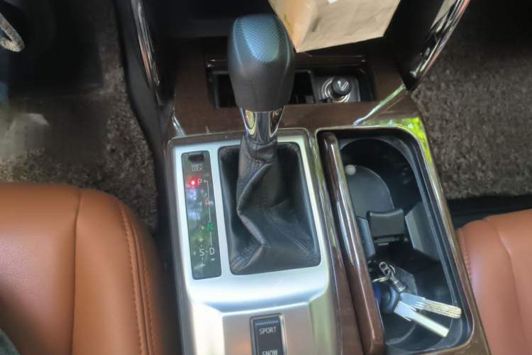 Used Toyota Reiz 2013 2.5S Elite Edition Gear Lever