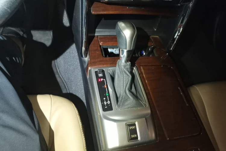 Used Toyota Reiz 2013 2.5V Elite Edition Gear Lever