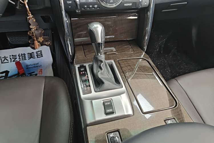 Used Toyota Reiz 2013 2.5V Elite Edition Gear Lever