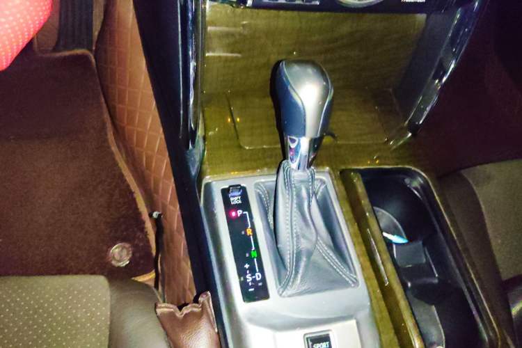 Used Toyota Reiz 2013 2.5V Shangrui Edition Gear Lever