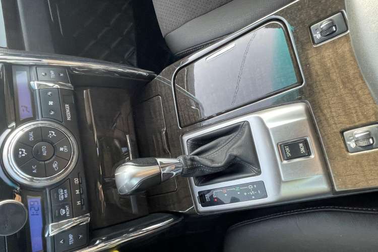 Used Toyota Reiz 2013 2.5V Shangrui Edition Gear Lever