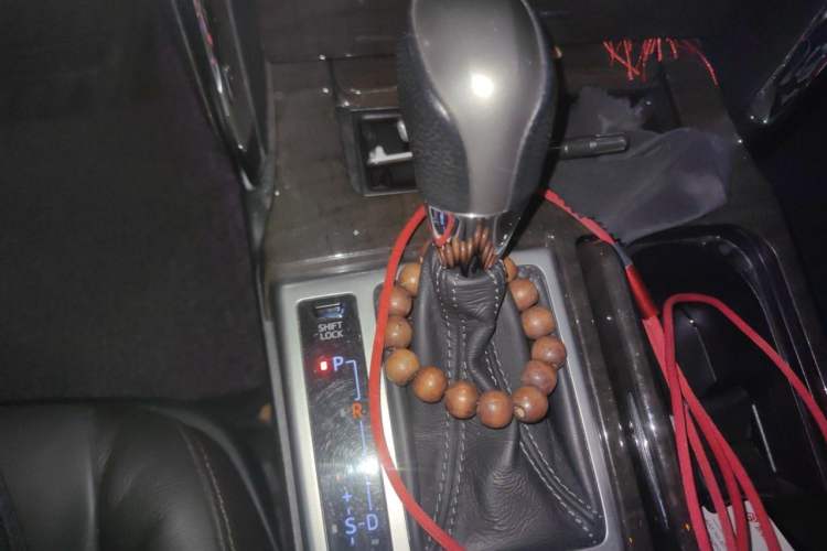Used Toyota Reiz 2013 2.5V Elite Edition Gear Lever