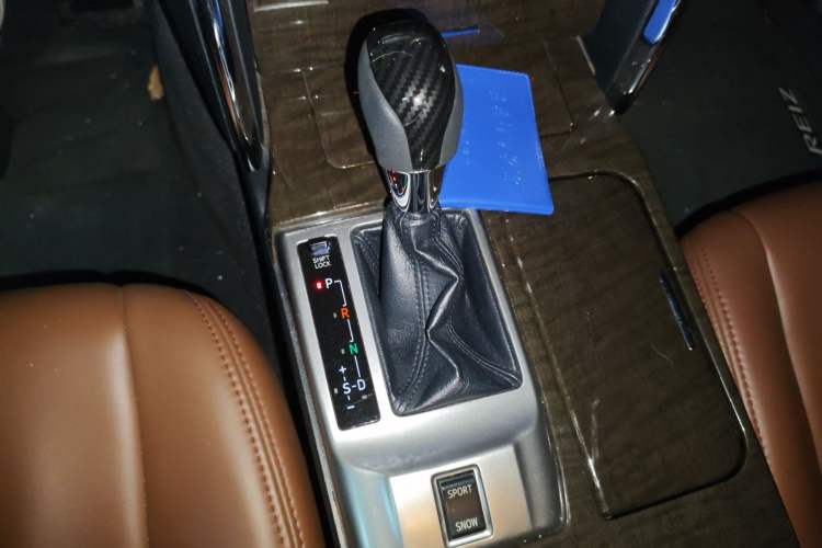 Used Toyota Reiz 2013 2.5S Elite Edition Gear Lever