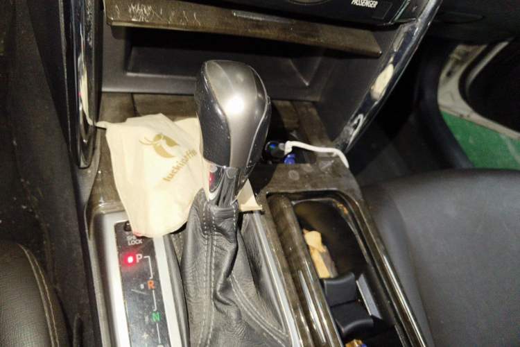 Used Toyota Reiz 2013 2.5V Elite Edition Gear Lever