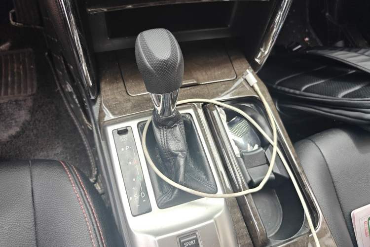 Used Toyota Reiz 2013 2.5S Elite Edition Gear Lever