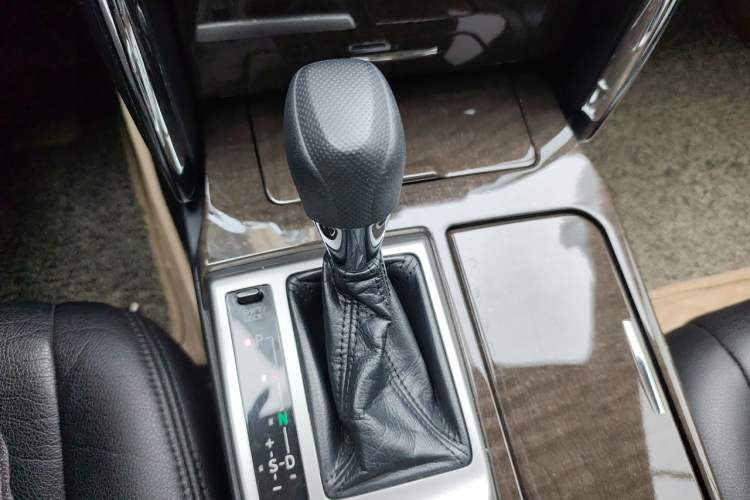 Used Toyota Reiz 2013 2.5S Elite Edition Gear Lever