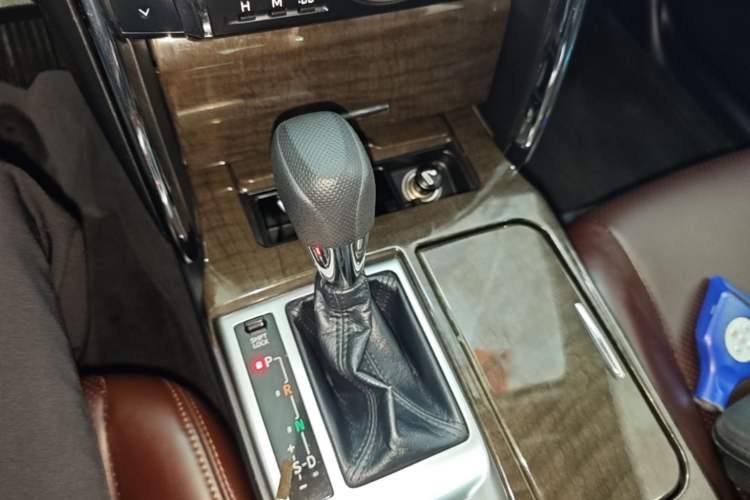 Used Toyota Reiz 2013 2.5S Elite Edition Gear Lever