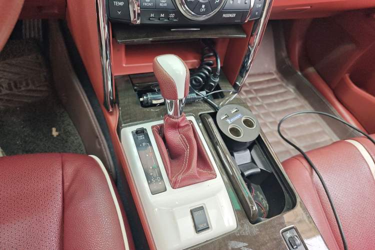 Used Toyota Reiz 2013 2.5V Elite Edition Gear Lever